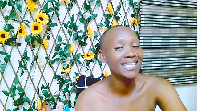 แชท XXX สดของ EbonyOlive69