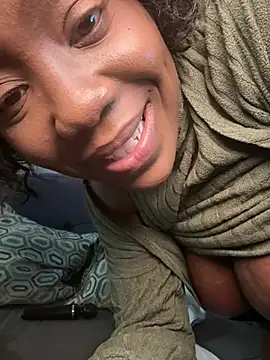 Chat +18 de Topgyalmel ao vivo