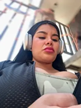 Czat XXX na żywo – Issane_Peru