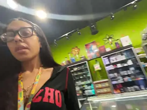 XXX chat uživo modela c00k13kat