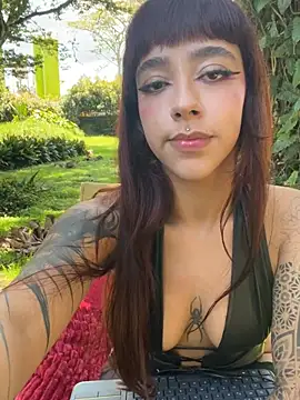 Chat +18 de AliceMrtnz ao vivo