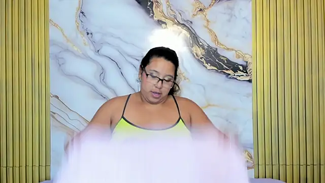 DeepandCurvy 即時 XXX 聊天