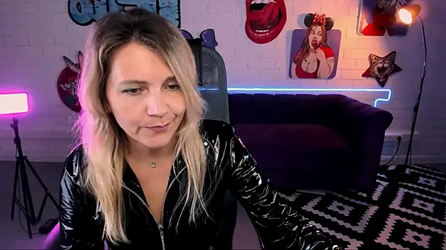Chatroom XXX en direct de NicoleHitman