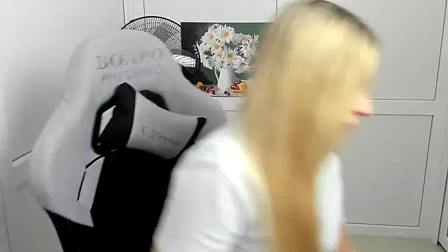 צ'אט XXX בשידור חי של MissLunariaa