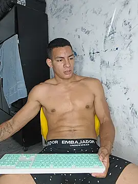 SantiHardXL live XXX chat