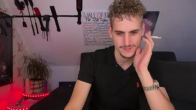 Cookieboy88 Adlı Modelin Canlı XXX Sohbeti