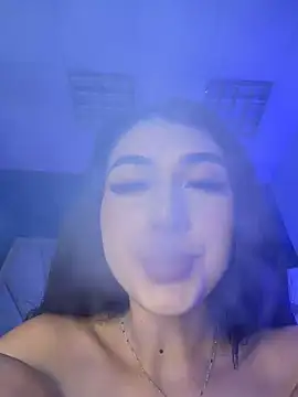 BadLilAngelXXX XXX чат на живо