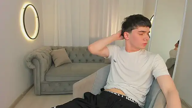 Ethan_Crowe: απευθείας συνομιλία ΧΧΧ