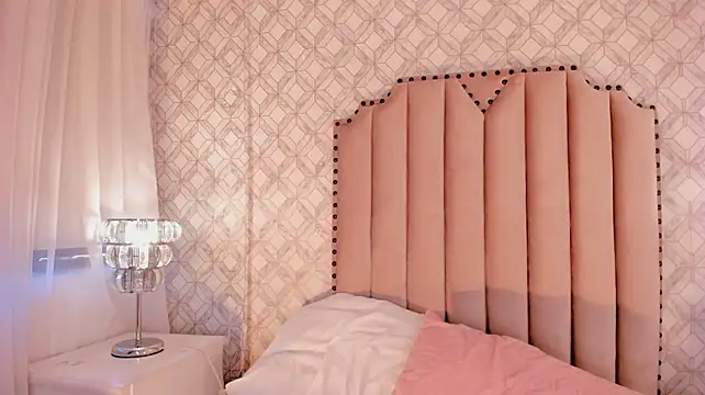 Julietta___ Adlı Modelin Canlı XXX Sohbeti
