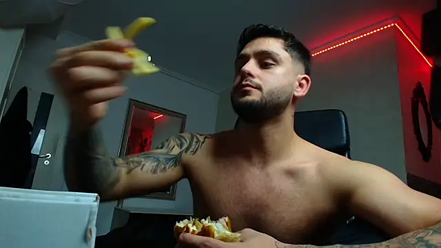TroyWadee live XXX chat