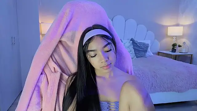 pocahontamoon Chat XXX in diretta