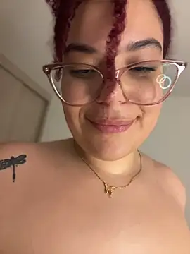 Chat +18 de Leyah__ ao vivo