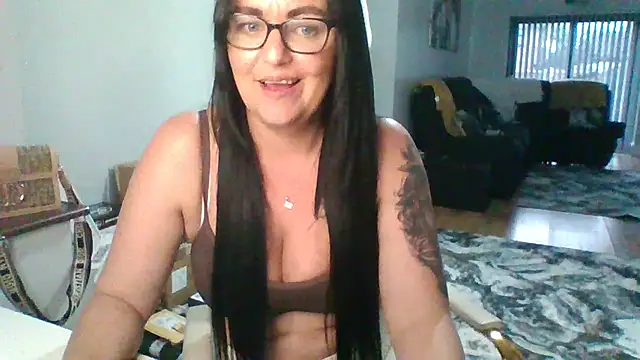 HousewifeAnna Chat XXX in diretta