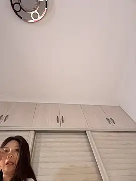 xiaoyizi20261 Show in webcam