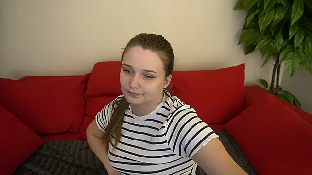 Chatroom XXX en direct de MagicPeachh_