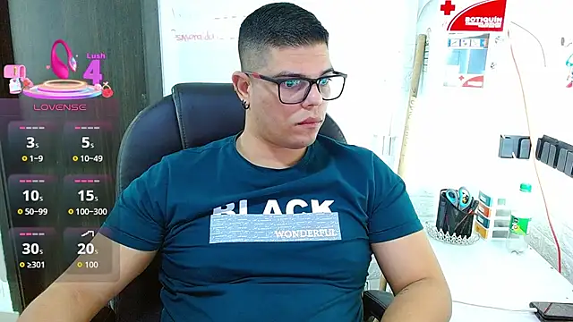 Realjoel01 élő XXX-chatje