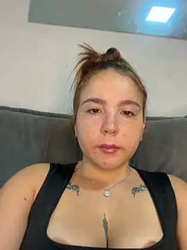 BrunaMendees' Live XXX Chat