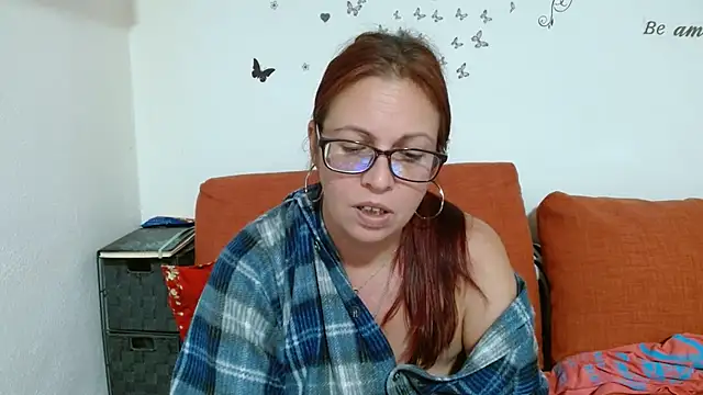 LadyHellene live XXX chat
