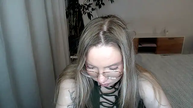 Chatroom XXX en direct de PolinaXXXXXJones