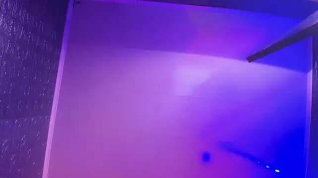 XXX chat uživo modela EmmyTorner