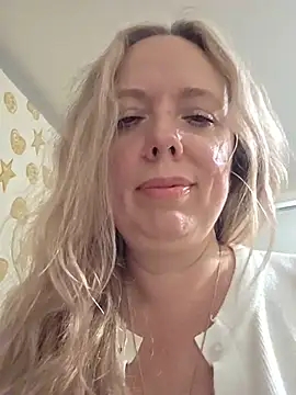 Irina3718's Live XXX Chat