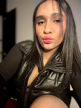 Isabella-Teen's Live XXX Chat