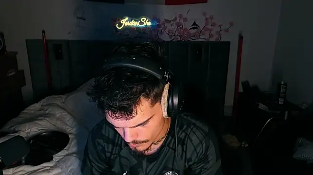 JordanShowのライブXXXチャット