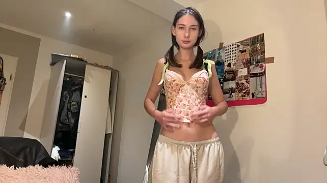 MarkettaChant Adlı Modelin Canlı XXX Sohbeti