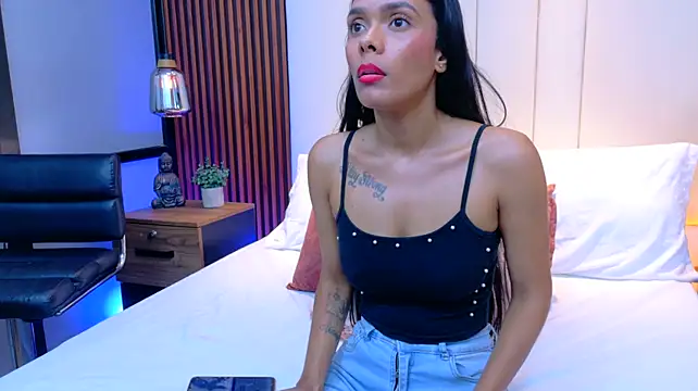 MylaNoir Chat XXX live