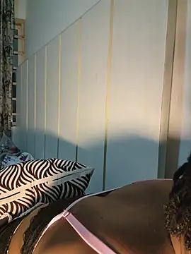 Honeybeespecial's Live XXX Chat