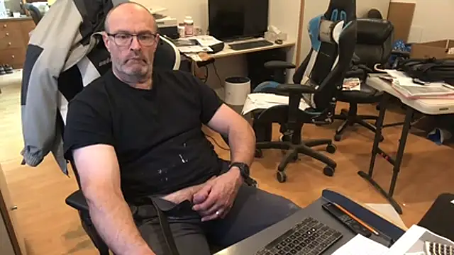schief6218's Live XXX Chat