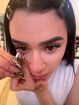 emma_soul1's Live XXX Chat
