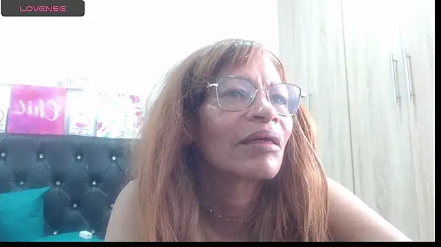 BustyMilf_ Live XXX-chat