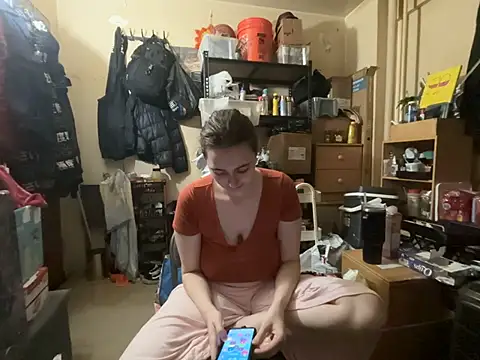 Snowbunnycake_131's Webcam Show