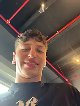 צ'אט XXX בשידור חי של ARON_LUXX