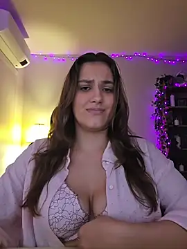 MiaRides19's Live XXX Chat
