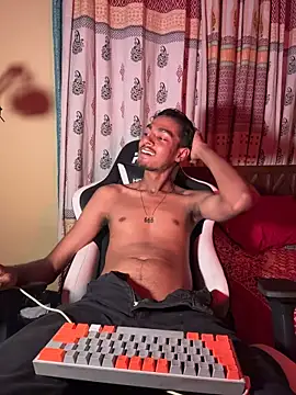 GunSlay Adlı Modelin Canlı XXX Sohbeti