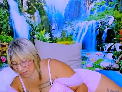 indianroxy Chat XXX live
