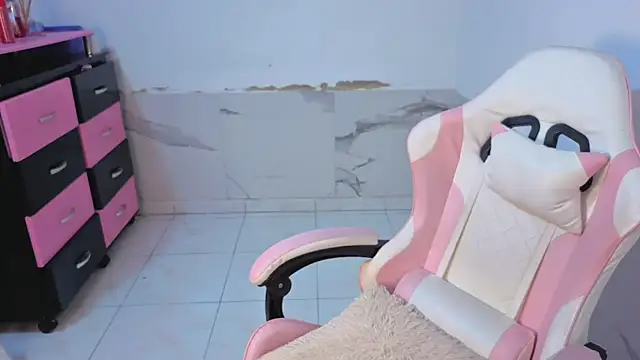 צ'אט XXX בשידור חי של HannaBrave