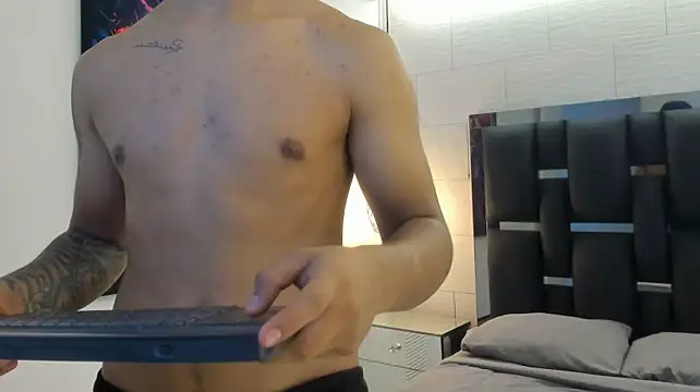 Chat +18 de Ruslan_marcel ao vivo