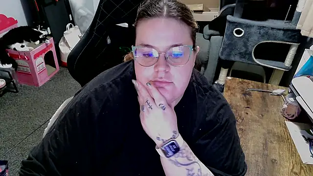 BBW-QUEENIE's Live XXX Chat