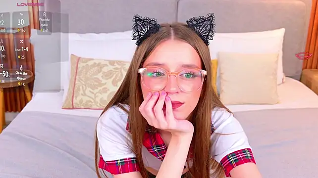 StellaMour live XXX chat