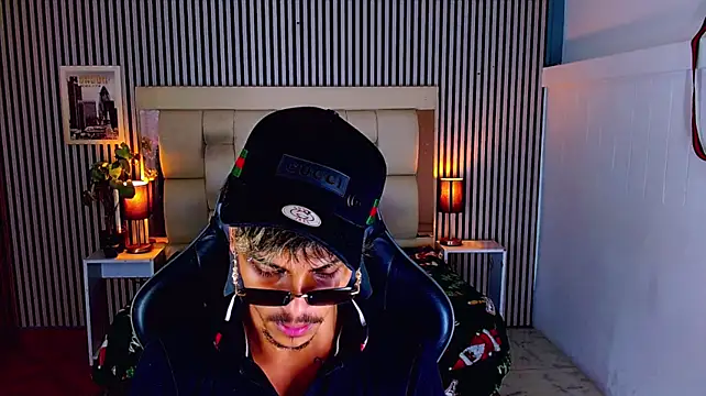 Angel_foxc13 Chat XXX in diretta