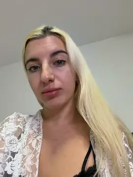 SweetMiiia Adlı Modelin Canlı XXX Sohbeti