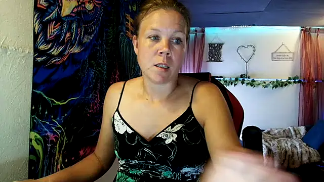 CallMeMaria live XXX chat