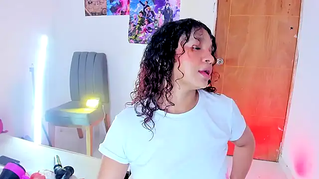 Chatroom XXX en direct de Emily_Coper18