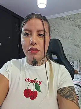 ElliWeaver's Live XXX Chat