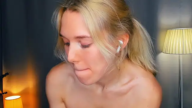 Онлайн чат XXX DianeHonnette