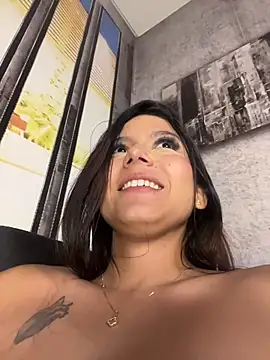 CherrySmirkXXX Adlı Modelin Canlı XXX Sohbeti