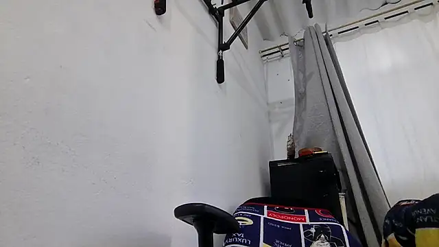 XXX chat uživo modela JBond007BBC